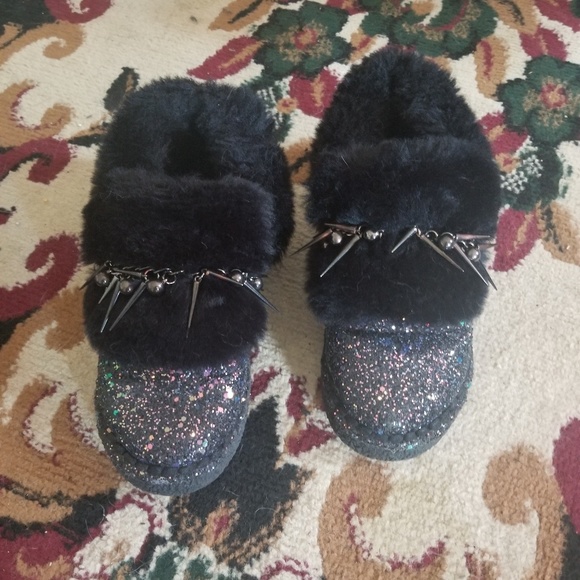 Shoes - Charmed fur lined iridescent slides